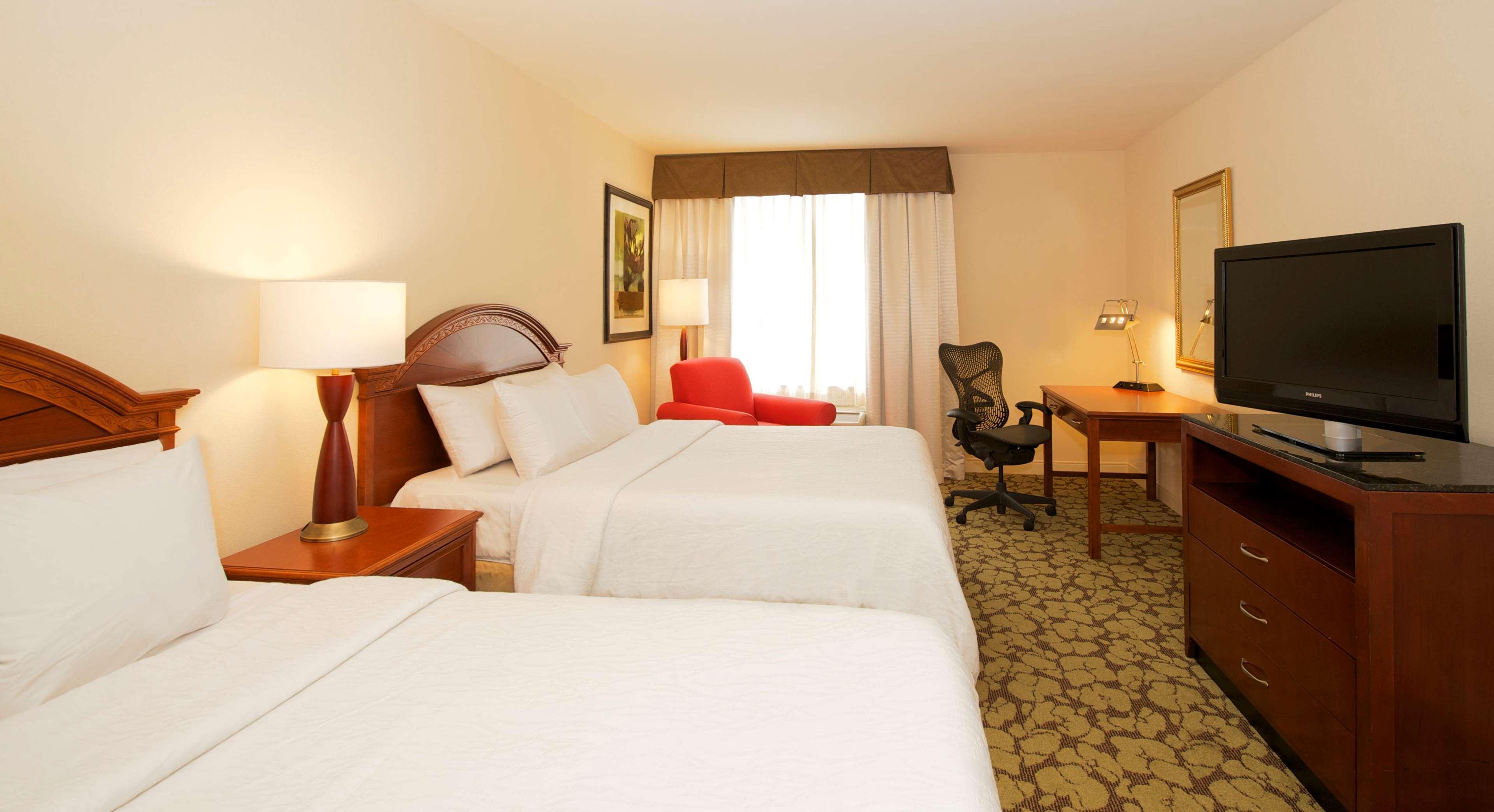 Hilton Garden Inn Virginia Beach Town Center Екстериор снимка