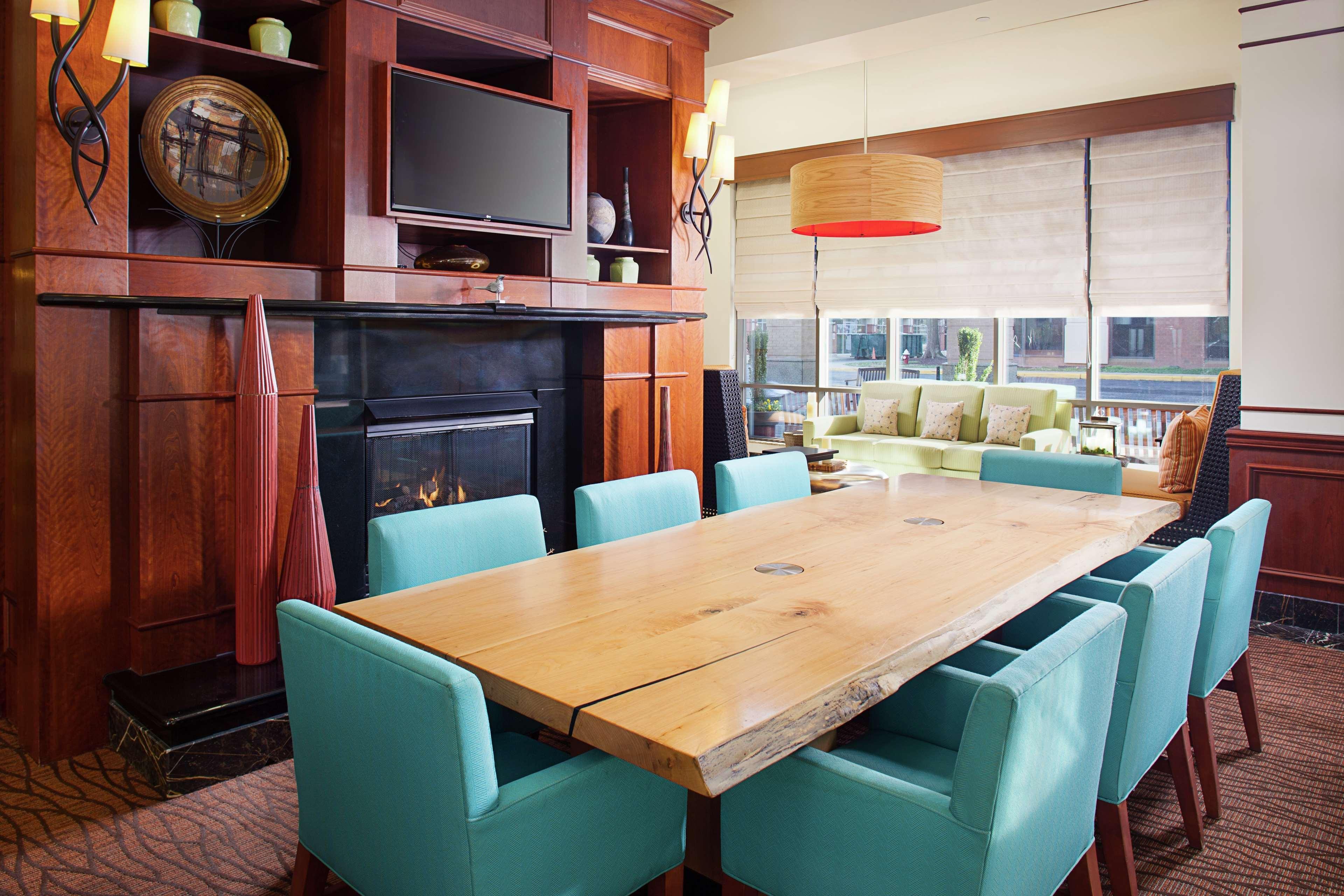 Hilton Garden Inn Virginia Beach Town Center Екстериор снимка