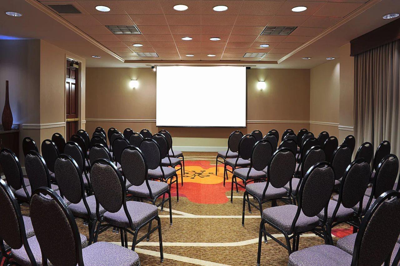 Hilton Garden Inn Virginia Beach Town Center Екстериор снимка