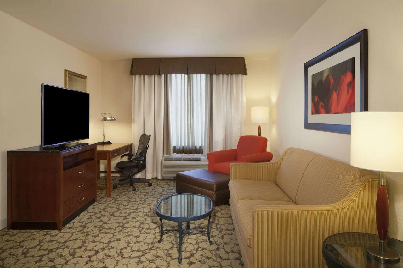 Hilton Garden Inn Virginia Beach Town Center Екстериор снимка