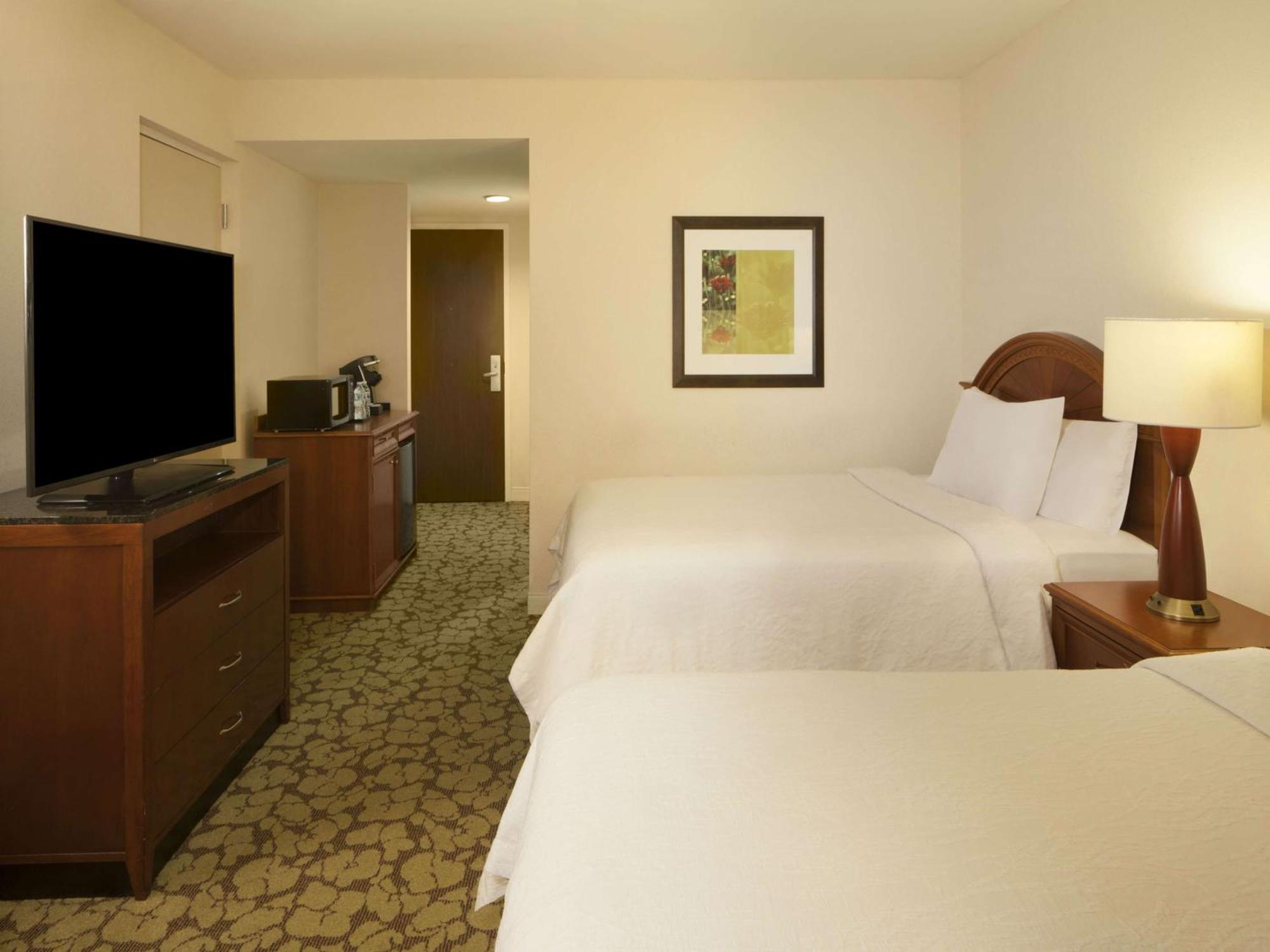Hilton Garden Inn Virginia Beach Town Center Екстериор снимка