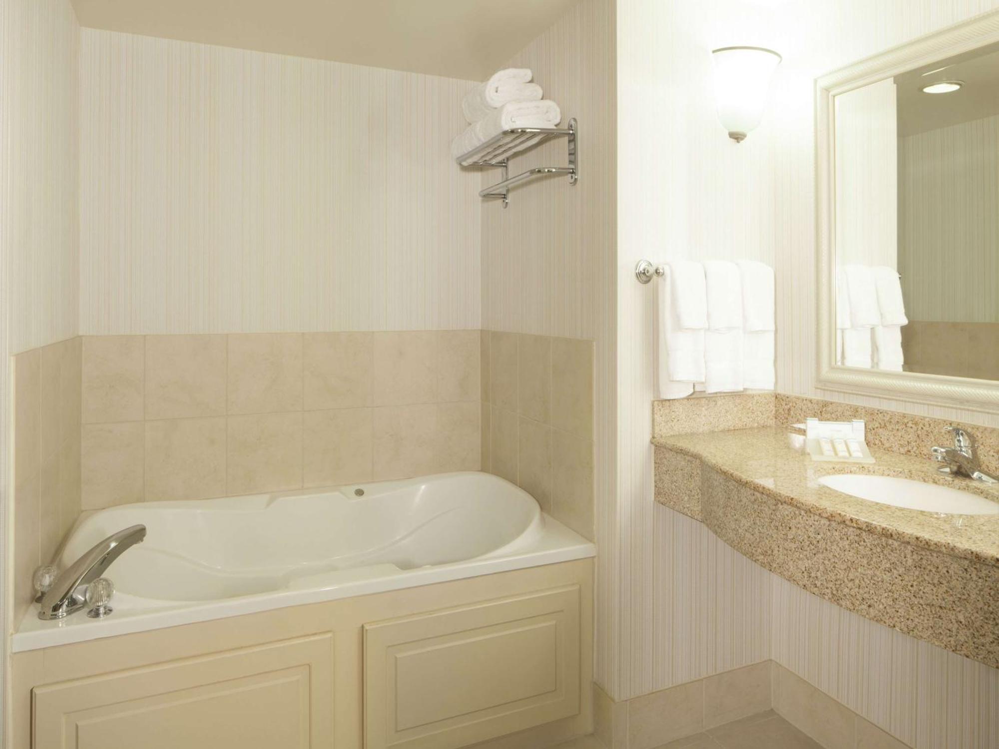 Hilton Garden Inn Virginia Beach Town Center Екстериор снимка