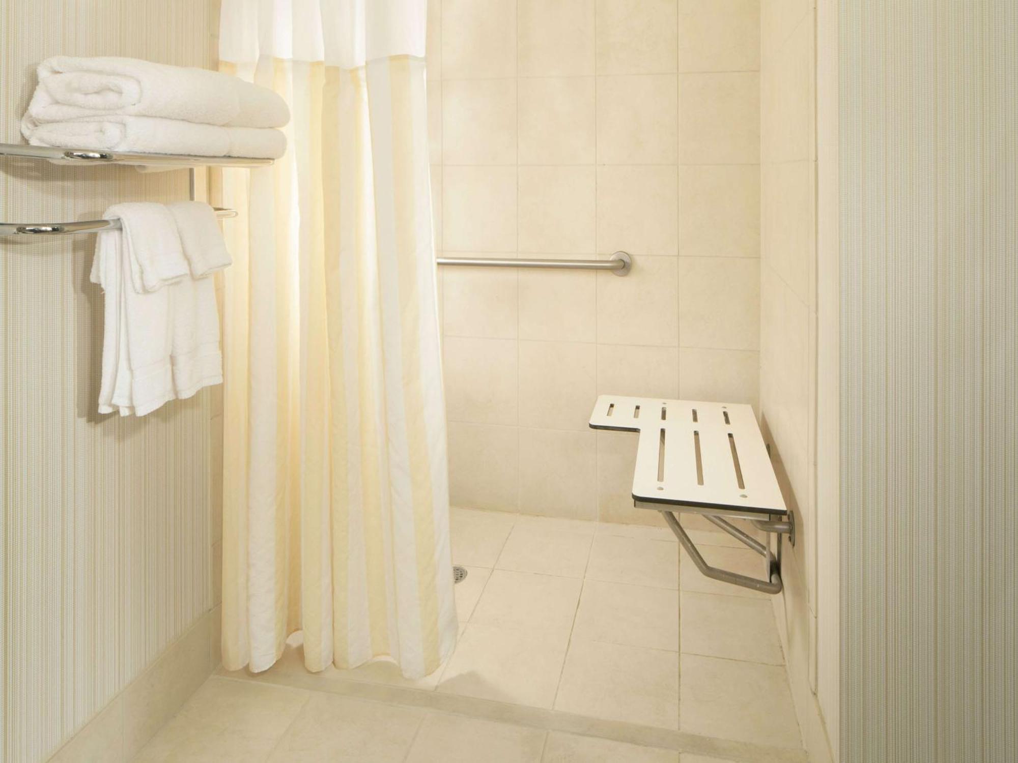 Hilton Garden Inn Virginia Beach Town Center Екстериор снимка