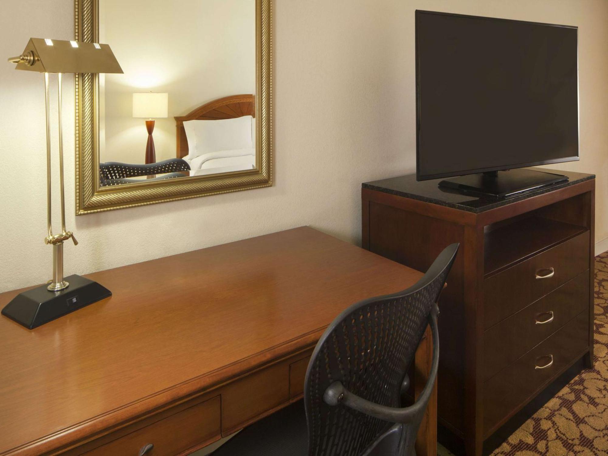 Hilton Garden Inn Virginia Beach Town Center Екстериор снимка