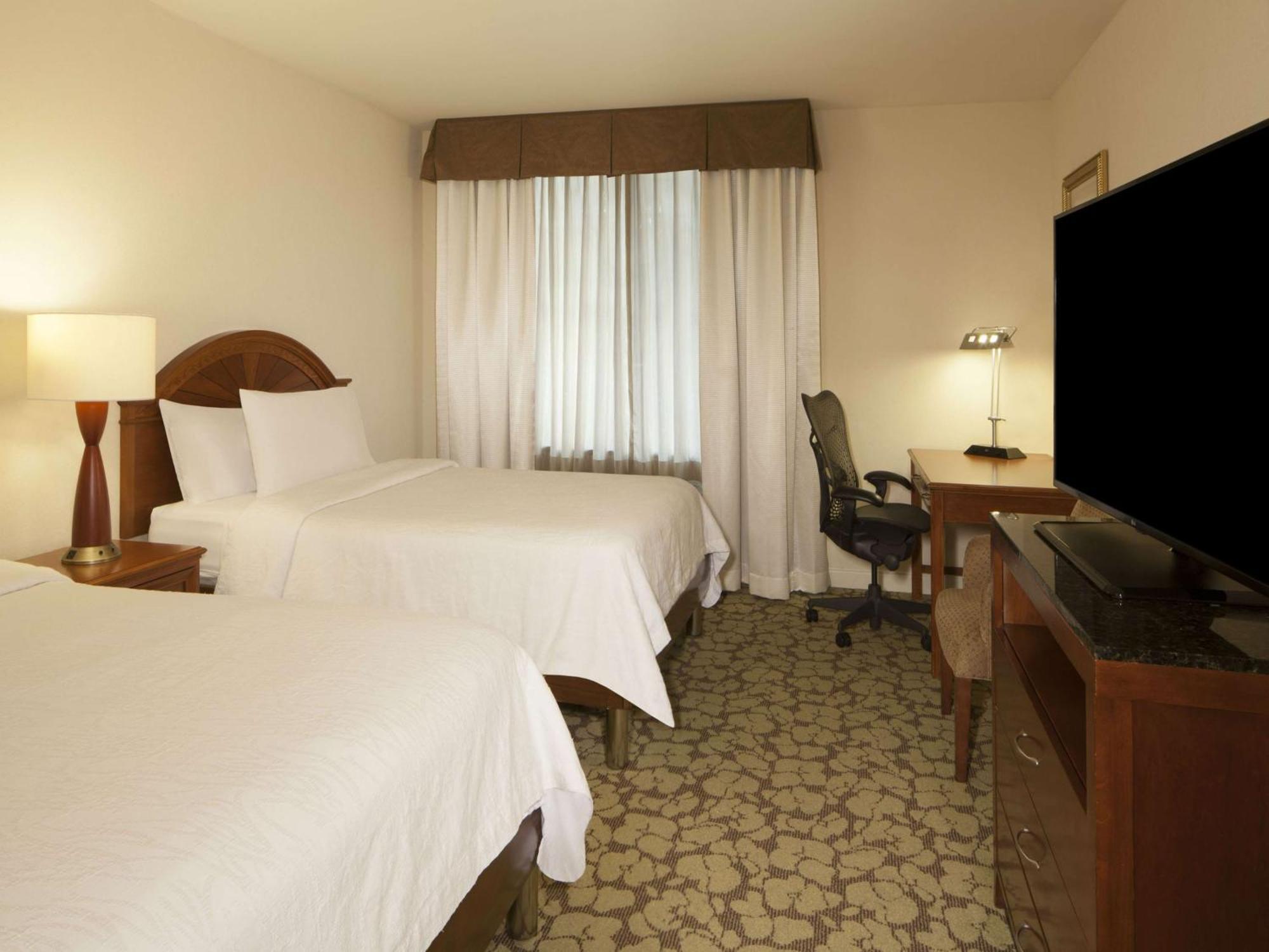Hilton Garden Inn Virginia Beach Town Center Екстериор снимка