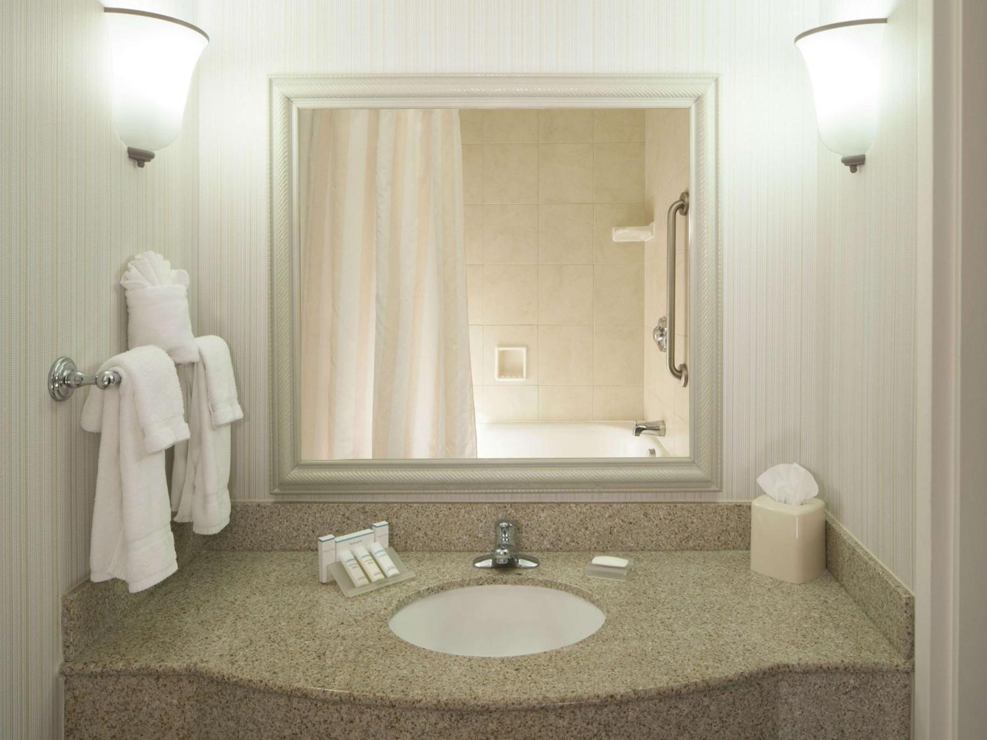 Hilton Garden Inn Virginia Beach Town Center Екстериор снимка