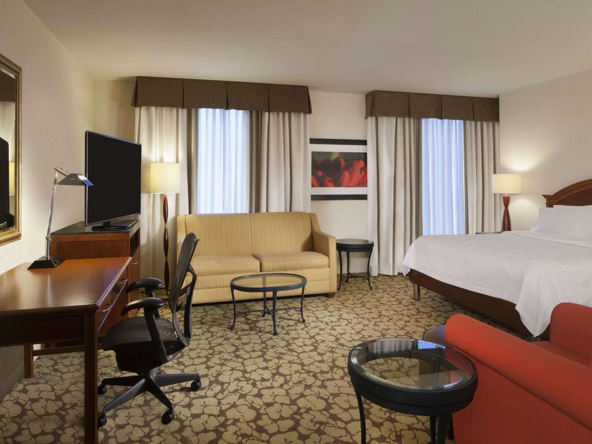Hilton Garden Inn Virginia Beach Town Center Екстериор снимка