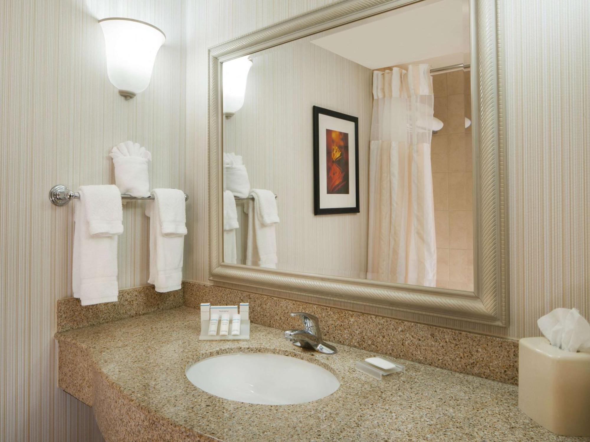 Hilton Garden Inn Virginia Beach Town Center Екстериор снимка