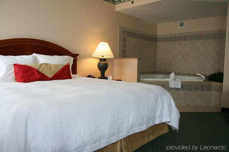 Hilton Garden Inn Virginia Beach Town Center Екстериор снимка